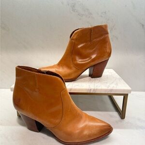 FRYE AND CO. Tan Leather Ankle Booties